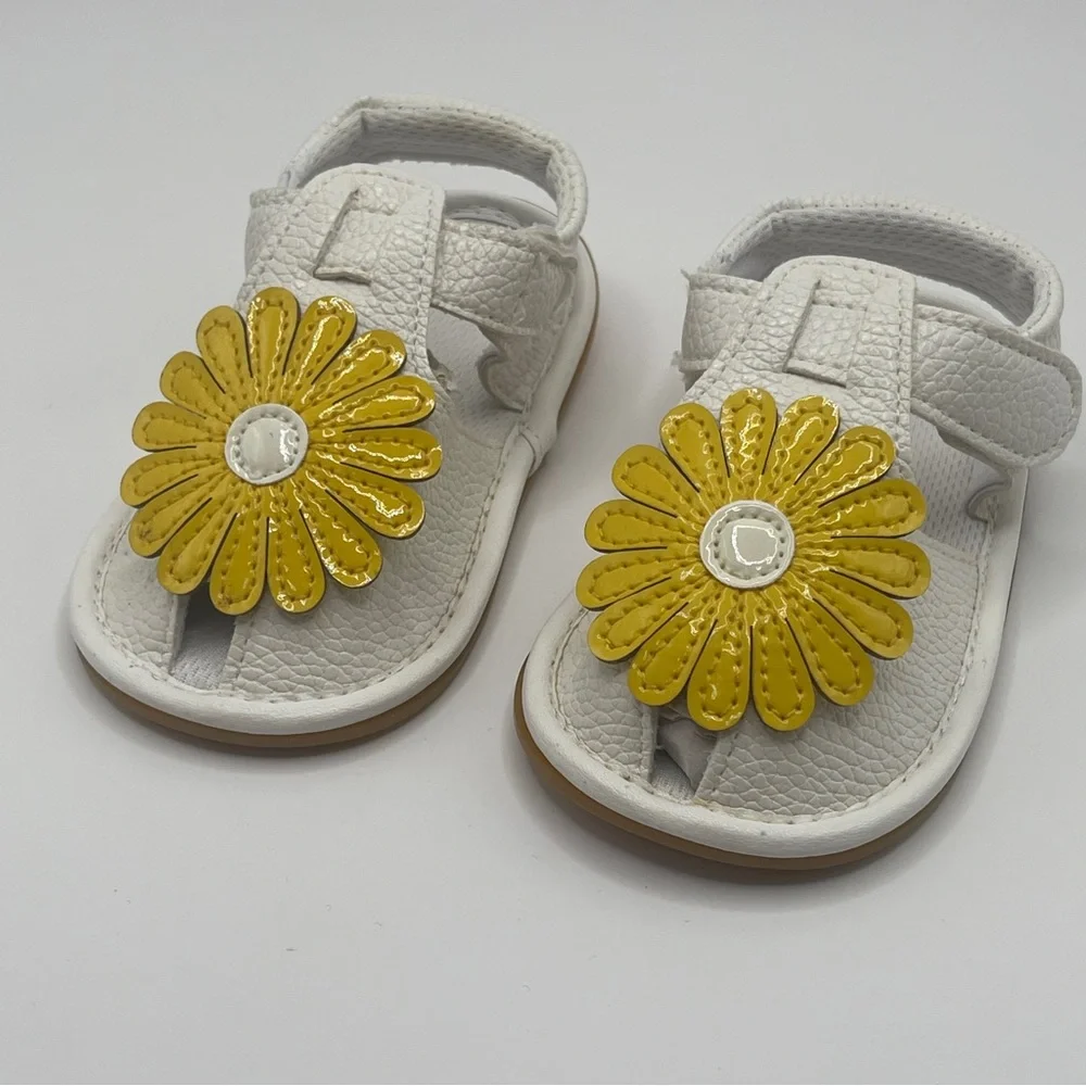 SALE 4/$20 Trendy Boutique White and Yellow crib Shoes 5 12-18 Months sandals
